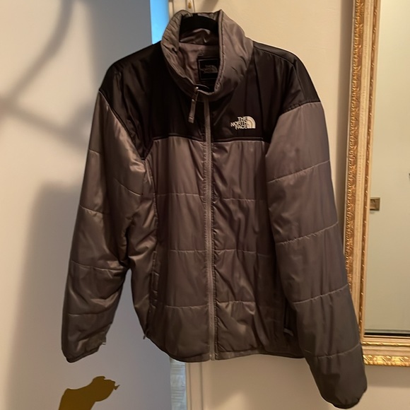 North face grey and black lightweight puffer jacket - Picture 3 of 4